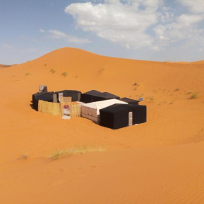 Sahara camel tours camp